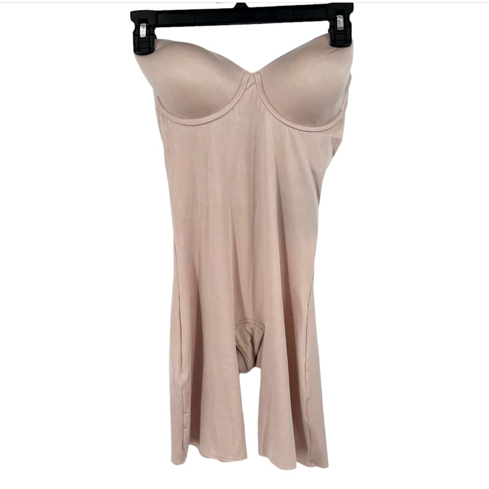 Spanx Medium M bodysuit 10156R Suit Your Fancy Strapless cupped mid thigh